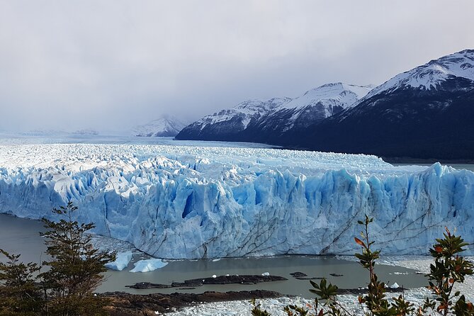 Full Day Guided Tour Perito Moreno National Park and Glacier - The drive from El Calafate: Lago Argentino and Bahía Redonda first