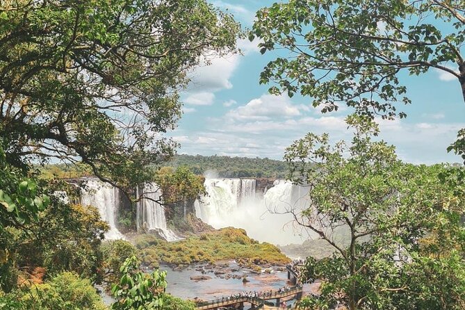 Full Tour to Brazilian Falls + Bird Park ! - Border checks and crowd timing, the real-world downside