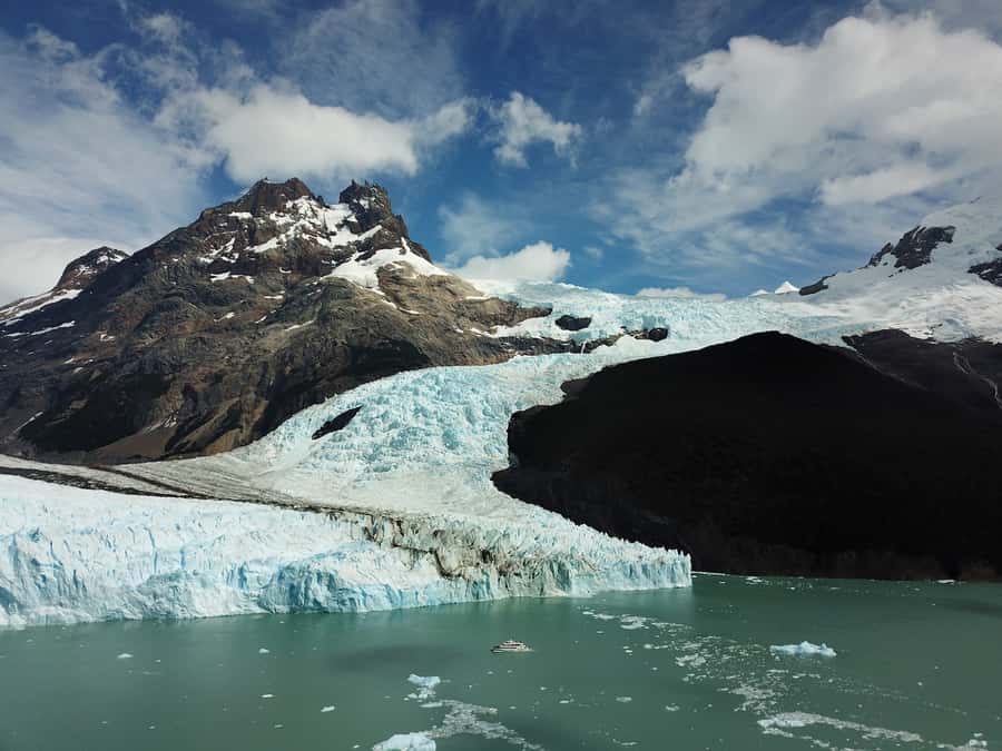 Gourmet Glacier Cruise & Footbridges of Perito Moreno - Morning in El Calafate: pickup timing and the drive to the private port
