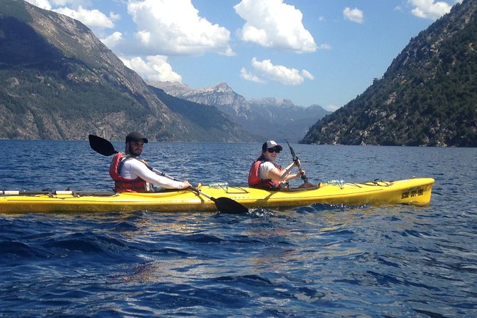 Half a day of kayaking on the Nahuel Huapi lake in private service - Circuito Chico pick-up and the scenic warm-up route