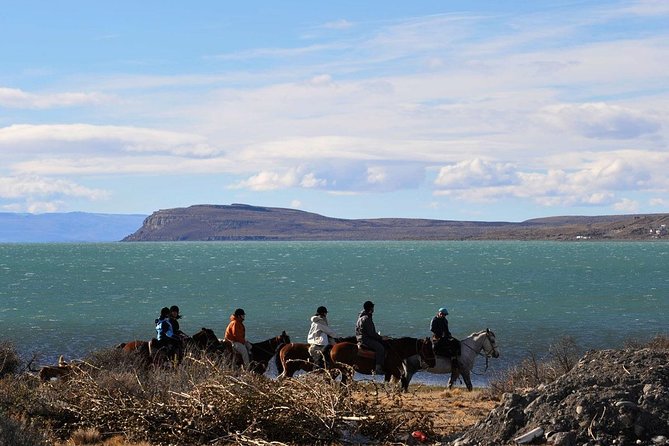 Horseback riding in Calafate - Entering the Bahía Redonda to Punta Soberana ride