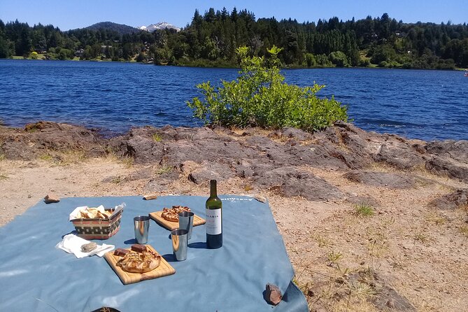 Kayak paddling adventure around Bariloche - The lunch plan: picnic on an isolated beach