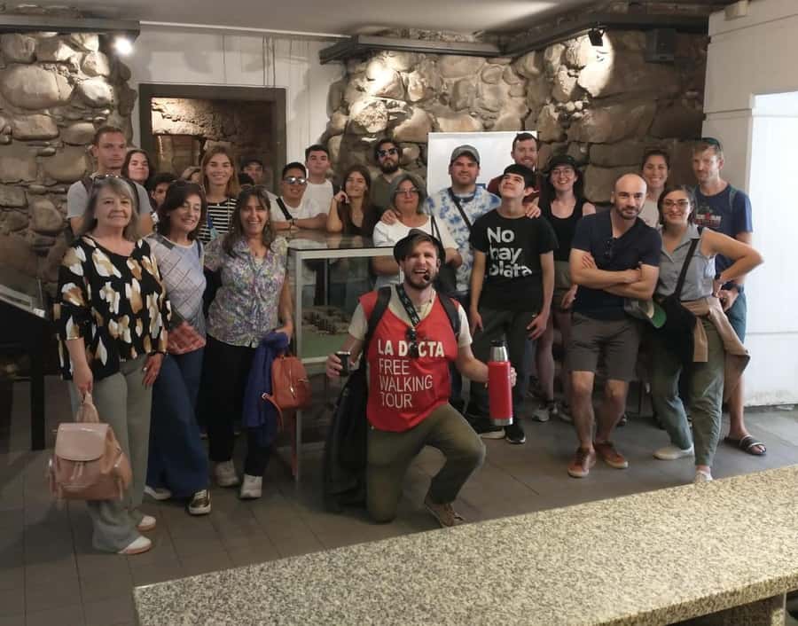 La Docta Free Walking Tour "Córdoba La Antigua". - Local sounds and tastes, how the tour stays human