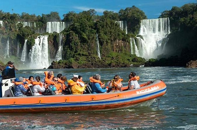 Motorboat under the waterfalls, 4x4 truck in the jungle with Argentine Falls - What about guides and language? Plan for mixed communication