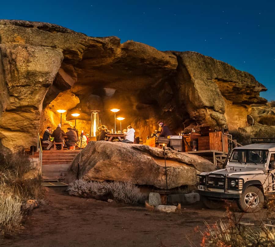 NATIVE EXPERIENCE - LAKES AND CAVERNS - The archaeological site that protects cave paintings