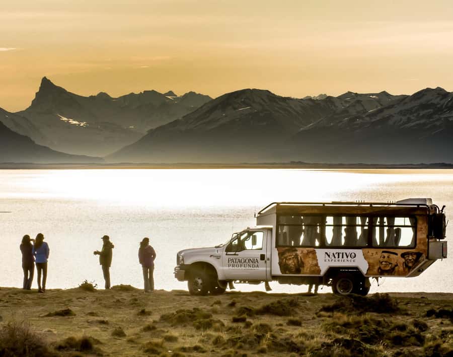 NATIVE EXPERIENCE - LAKES AND CAVERNS - The 4WD route from El Calafate: Lake Argentino by shoreline, plus Mirador del Acantilado
