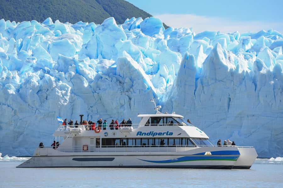 Nautical Safari: Navigate and feel the energy of the Perito Moreno Glacier. - One hour on Brazo Rico: the best way to feel Perito Moreno’s size