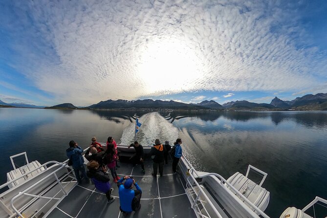 Navigation in the Beagle Channel with minitrekking USHUAIA - Boat comfort, language mix, and the photo pressure question
