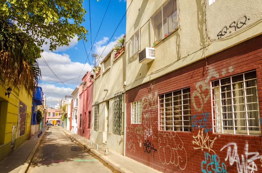 Palermo: Graffiti and Street Art Guided Tour in English - The 1969 aerosol paint shift and why speed changed the streets