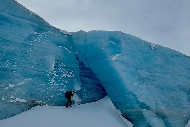 Premium Albino Eye Glacier Trekking For Small Groups - Tierra Mayor Valley to Emerald Lagoon: how the day starts