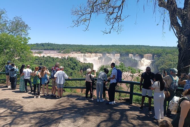 Private - BRA and ARG Iguazu Falls in 1 day + boat option - The optional boat tour: do you want the wet version?