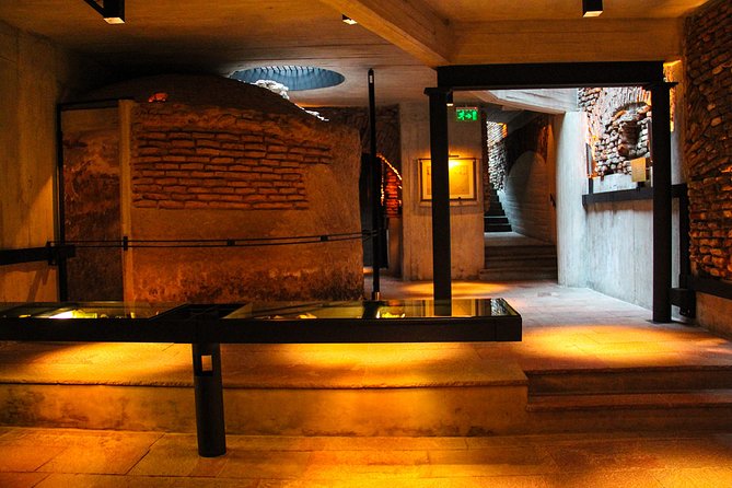 Private City Tour Including The Old Underground Tunnels of Buenos Aires - Recoleta in 30 minutes: French-style streets, Evita’s tomb, and the cemetery ticket reality