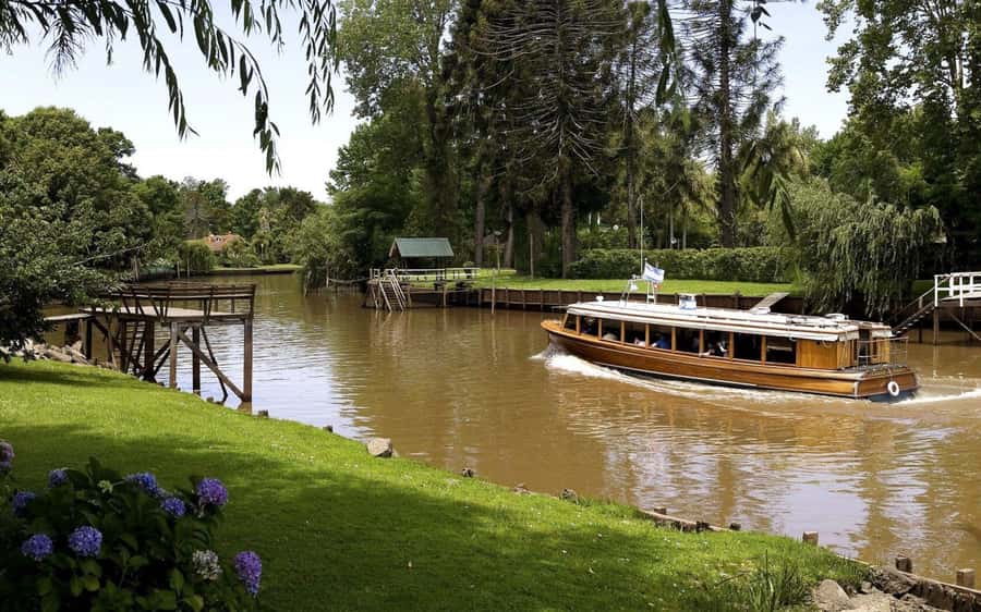 Private Day Trip to Tigre Delta from Buenos Aires - Guides in multiple languages, and why that matters on the water