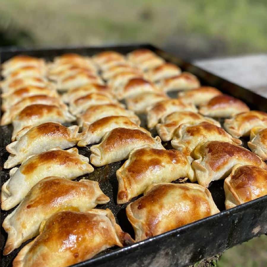 Private Experience: Horseback Riding and BBQ in the Mountain - Estancia La Carrera - Tea, coffee, and dessert after lunch, plus the perfumed wine experience