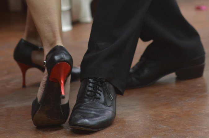 Private Tango Class in Buenos Aires with Expert Instructor - Improvisation with elegance: how to stop freezing at the milonga