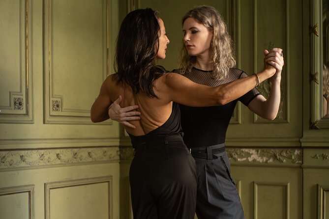Private Tango Class in Buenos Aires with Expert Instructor - Embrace and walking: the small details that change everything