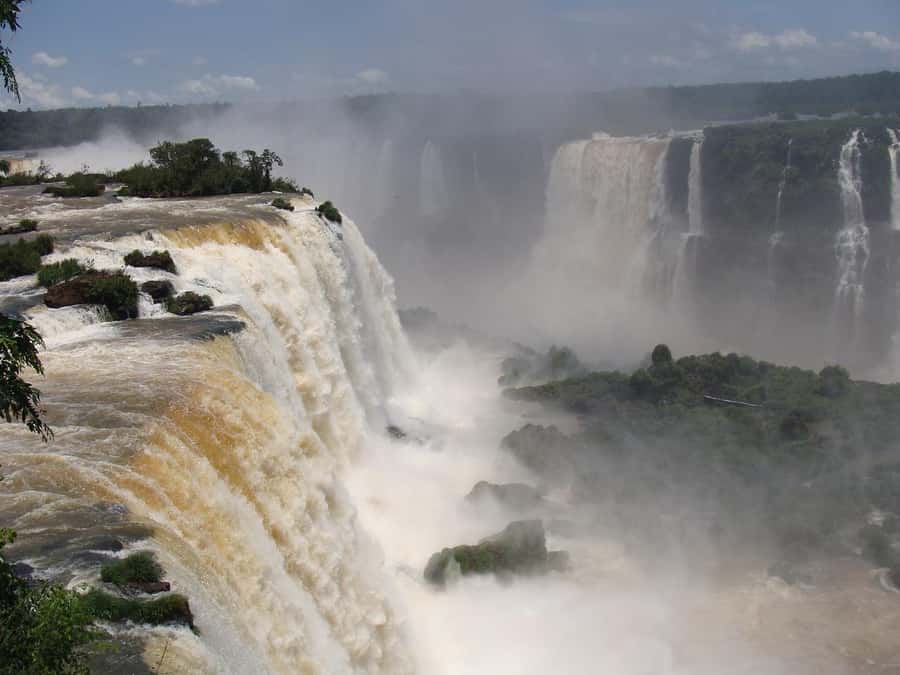 Private Tour "Dawn at the Iguassu Falls". - The 05:00 hotel pickup and van ride to the falls