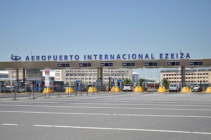 Private transfer between airports AEROPARQUE/EZEIZA or vice versa - The One-Hour Drive: Comfort, Luggage Space, and Road Reality