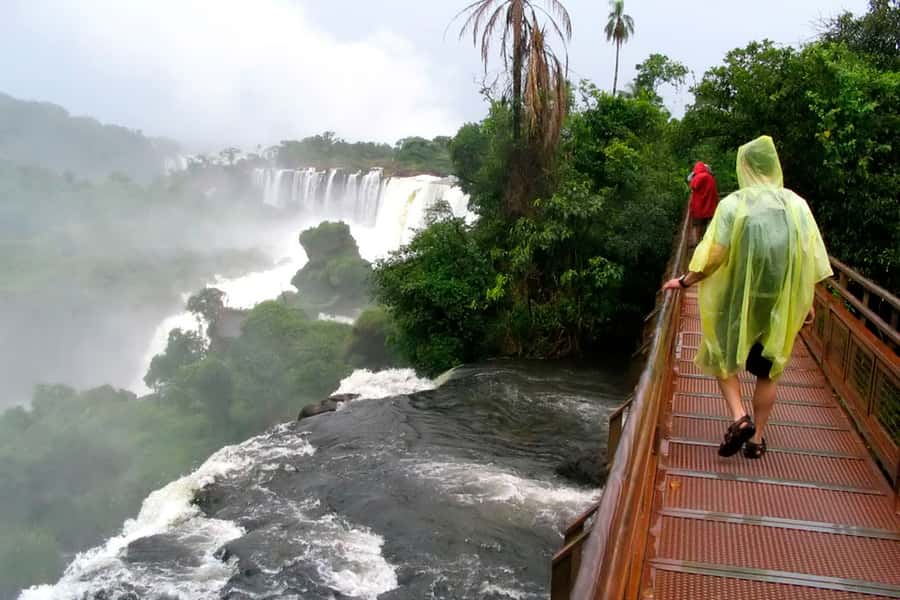 Puerto Iguazú: Iguazú Falls Adventure with 4WD & Boat Ride - Puerto Macuco to the boat dock: life jackets and the shift to water-level views
