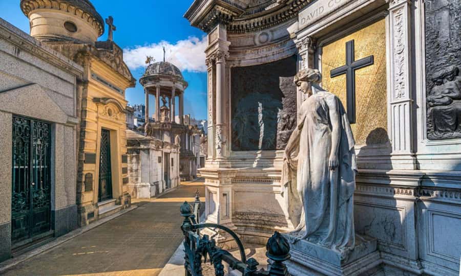 Recoleta & Cemetery for curious people - Themes you carry with you after the walk