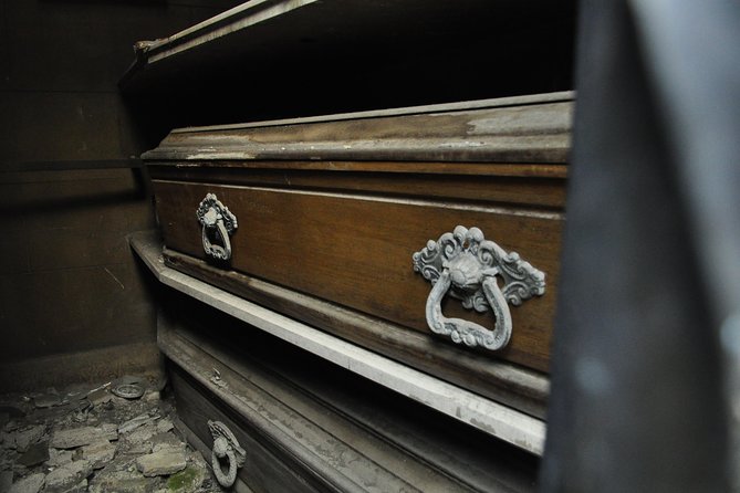 Recoleta Cemetery Tour in English - When You Should Book, and When You Should Skip