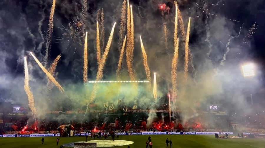 Rosario: Newell's Old Boys Football Match and Messi Tour - La Bajada walk: Messi’s 13 years turned into street-level history