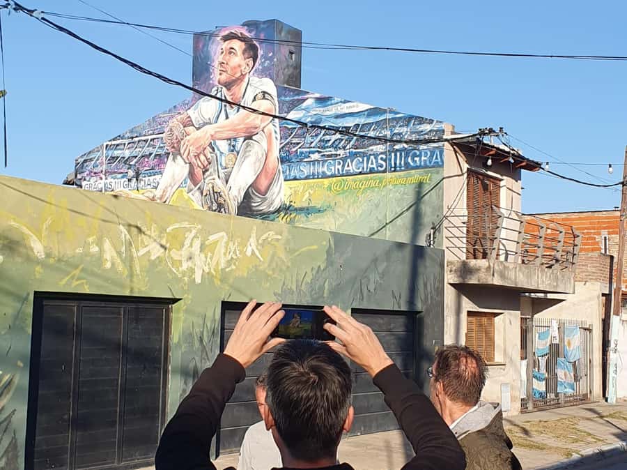 Rosario: Newell's Old Boys Football Match and Messi Tour - Meeting your guide in Rosario, and why the small group matters