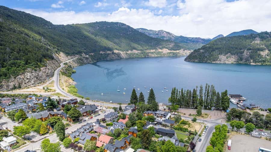 San Martin de los Andes along the Route of the 7 Lakes - Puerto Manzano and Villa La Angostura: a calmer break before the big views