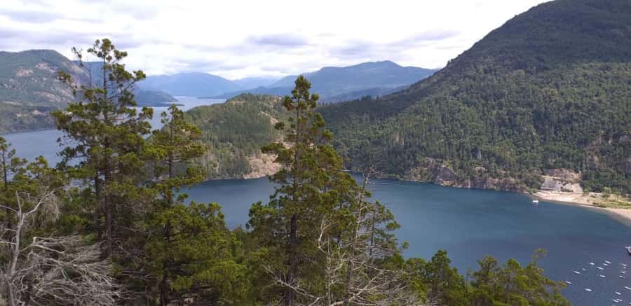 San Martin de los Andes along the Route of the 7 Lakes - The Camino de los 7 Lagos: seven lakes and viewpoint stops that change every bend