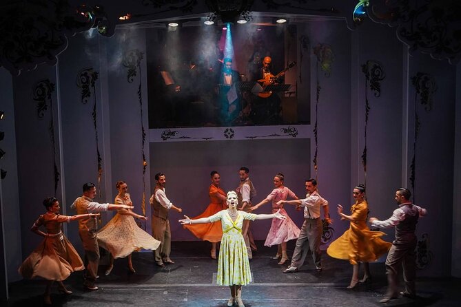 Show at the Mítico Café Los Angelitos with Optional Dinner and Transfer - VIP vs. standard: a clear seating reality