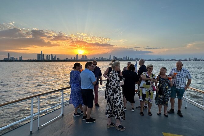Sunset Río de la Plata & Open Bar - Open bar national drinks, the part that keeps it fun