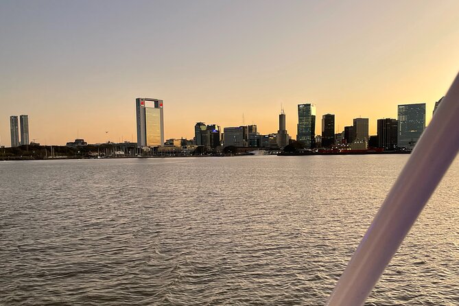 Sunset Río de la Plata & Open Bar - What you’ll see while sailing past Buenos Aires landmarks