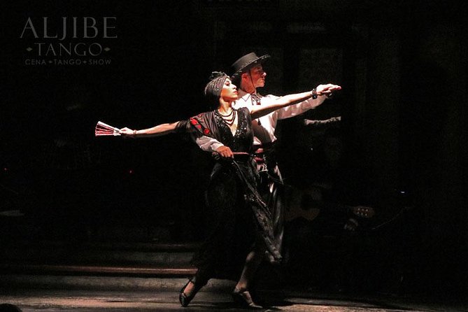 Tango Dinner-Show at El Aljibe with Optional Classic Bus Transfer - The tango show: live music, vocals, and athletic dancing