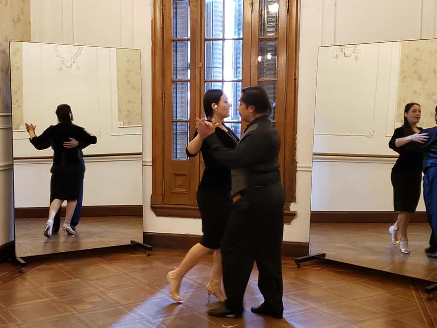 Tango Lesson in Buenos Aires with professional dancers - The one-hour lesson that actually teaches embrace, walk, and your partner connection