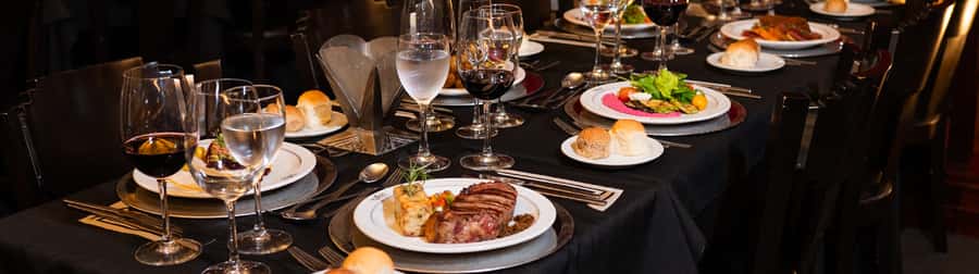 Tango Porteño: The Best Tango Night in Buenos Aires - The evening schedule: dinner at 20:45, tango at 22:00