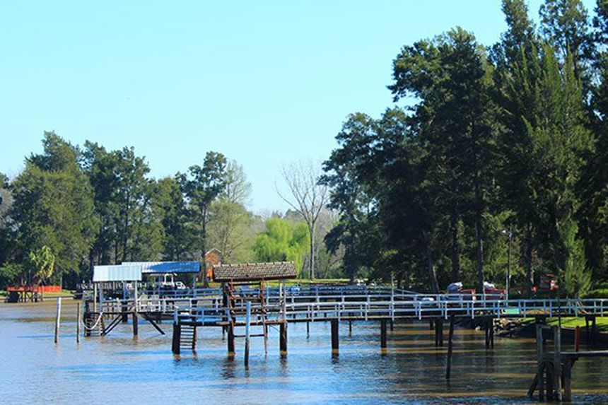 Tigre: River Delta Panoramic Boat Tour - What You Will See: Homes, Schools, and a Church on the Delta