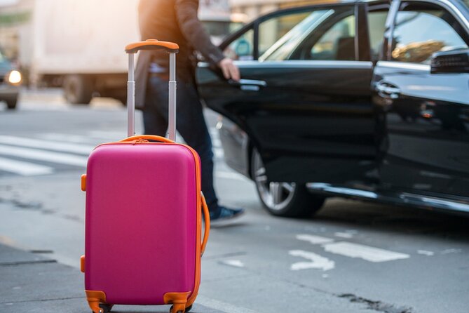 Transfer Buenos Aires International Airport (EZE) to Downtown Hotel - In the car: comfort, cleanliness, and luggage rules that matter