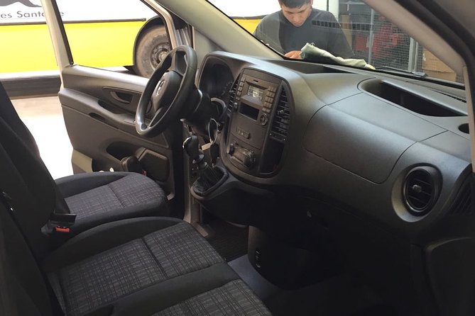 Transfer from the Airport to Bariloche - On the Road: Air-Conditioned Comfort for About 30 Minutes