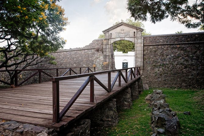 Unforgettable Day Tour in Colonia del Sacramento - Walking highlights: from El Porton de Campo to the Street of Sighs