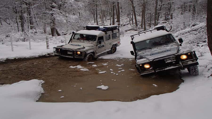 Ushuaia 4WD Off-Road Adventure: Hidden Lakes & Argentine BBQ - Winter version: shelter lunch and Tierra Mayor Winter Center time