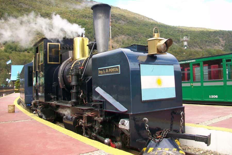 Ushuaia: End of the World Train Ride & Tierra del Fuego Park - Timing and train comfort in a 330-minute day